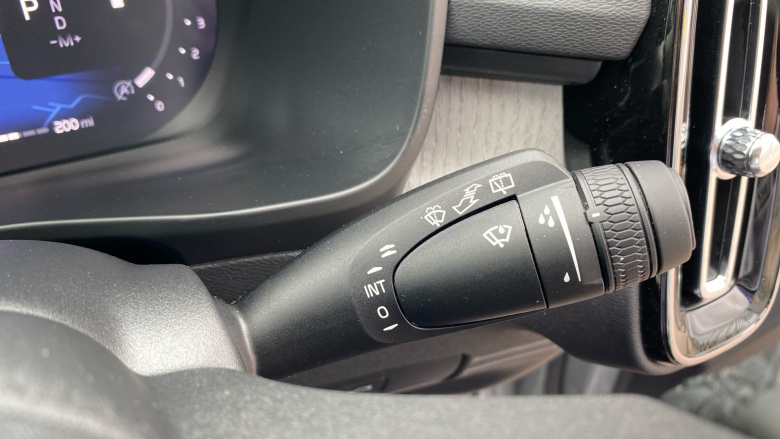 Volvo XC40 2.0 B3P Ultra Dark 5dr Auto Petrol Estate